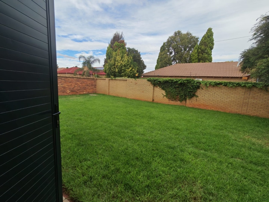 To Let 3 Bedroom Property for Rent in Flamwood North West